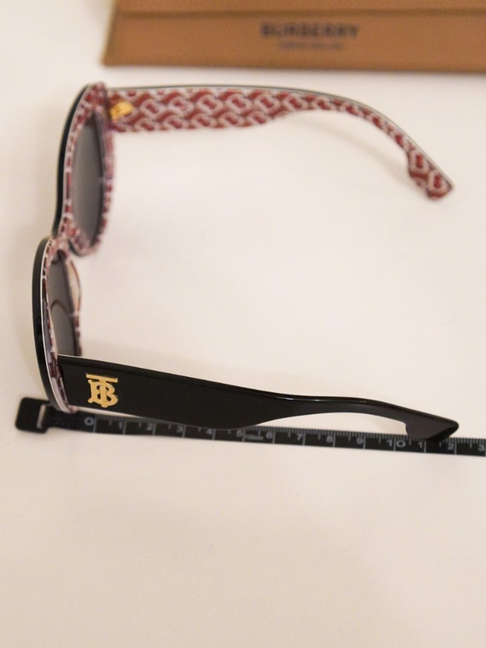CAT EYE BURBERRY SUNGLASSES IN BLACK COLOR - Picture 6 of 10